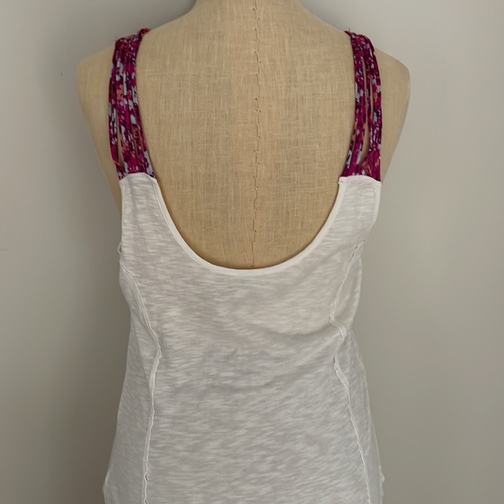 Woman’s top - Picture 2 of 2